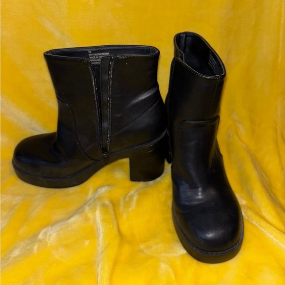 MIA Black Booties - Picture 3 of 5